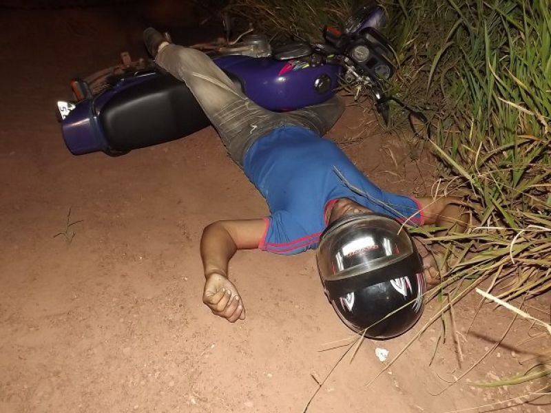 Rolim De Moura -   Homem é executado a tiros no bairro Industrial.  Rolim De Moura -   Homem é executado a tiros no bairro Industrial.
