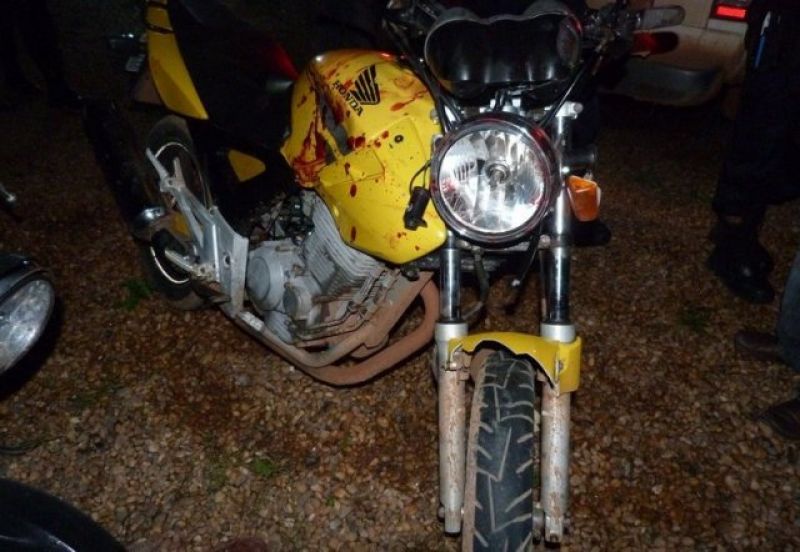 BR 429 - Motociclista de Costa Marques bate em vaca na BR-429 e por pouco não morre. BR 429 - Motociclista de Costa Marques bate em vaca na BR-429 e por pouco não morre.