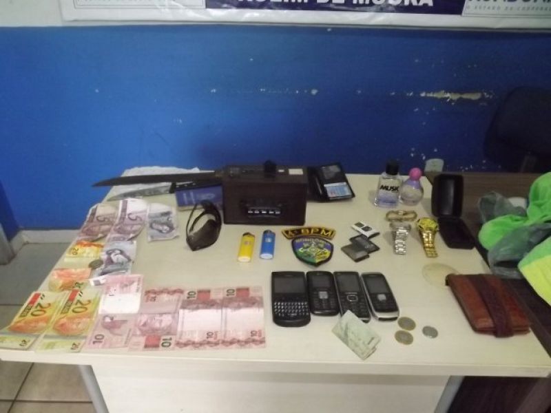 Rolim de Moura –  Após furto em residência Polícia Militar age rápido, detém envolvidos e recupera objetos Rolim de Moura –  Após furto em residência Polícia Militar age rápido, detém envolvidos e recupera objetos