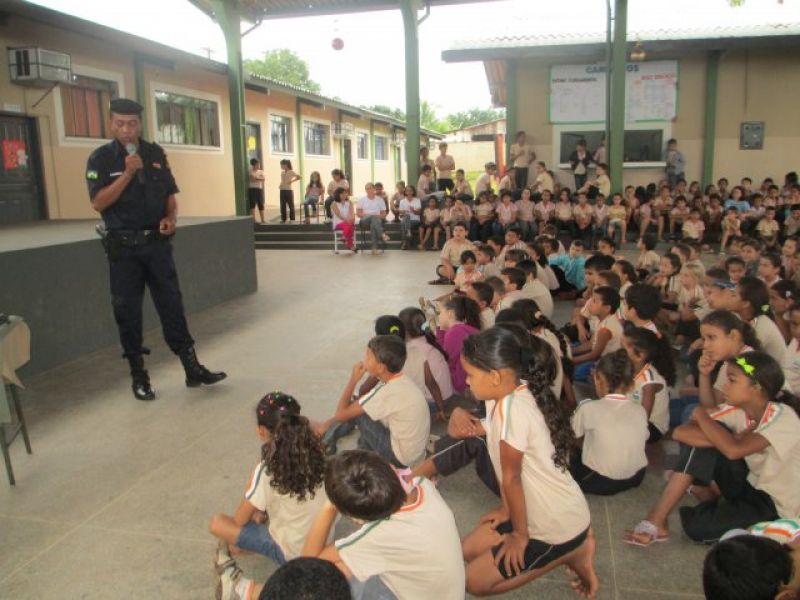 Nova Brasilândia D’Oeste – Polícia Militar através do PROERD realiza palestras para Professores, Alunos e Funcionários de Escolas  Nova Brasilândia D’Oeste – Polícia Militar através do PROERD realiza palestras para Professores, Alunos e Funcionários de Escolas