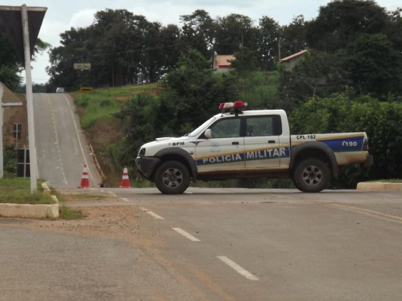 ZONA DA MATA – Polícia Militar realiza Operação Cadeado através de barreiras em várias cidades da região ZONA DA MATA – Polícia Militar realiza Operação Cadeado através de barreiras em várias cidades da região