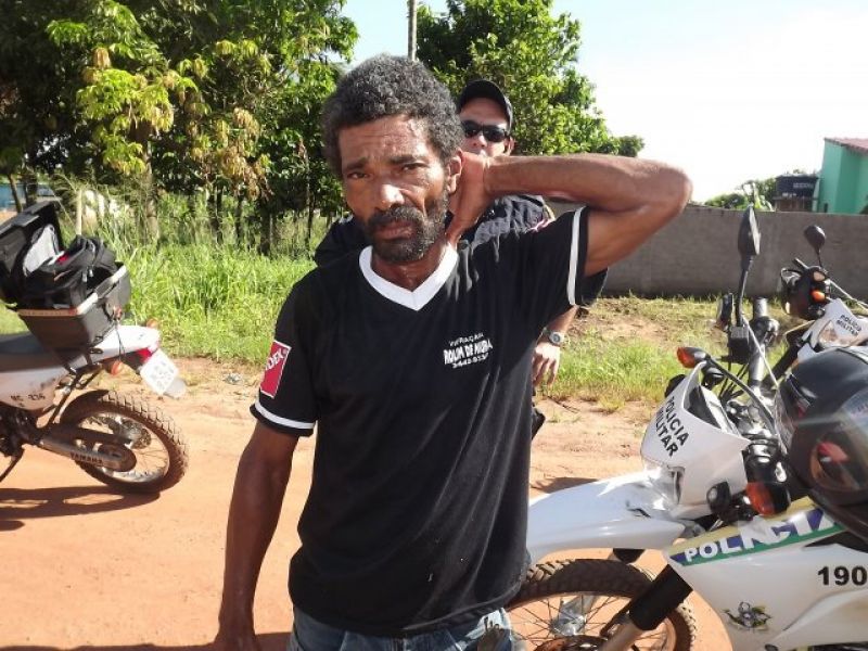 Rolim de Moura –  Homem tentou arrombar casa, fugiu do local mas é detido pela PM Rolim de Moura –  Homem tentou arrombar casa, fugiu do local mas é detido pela PM