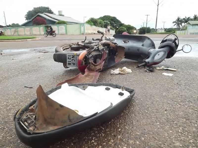 Rolim de Moura – Acidente de trânsito na rua Jaguaribe Rolim de Moura – Acidente de trânsito na rua Jaguaribe