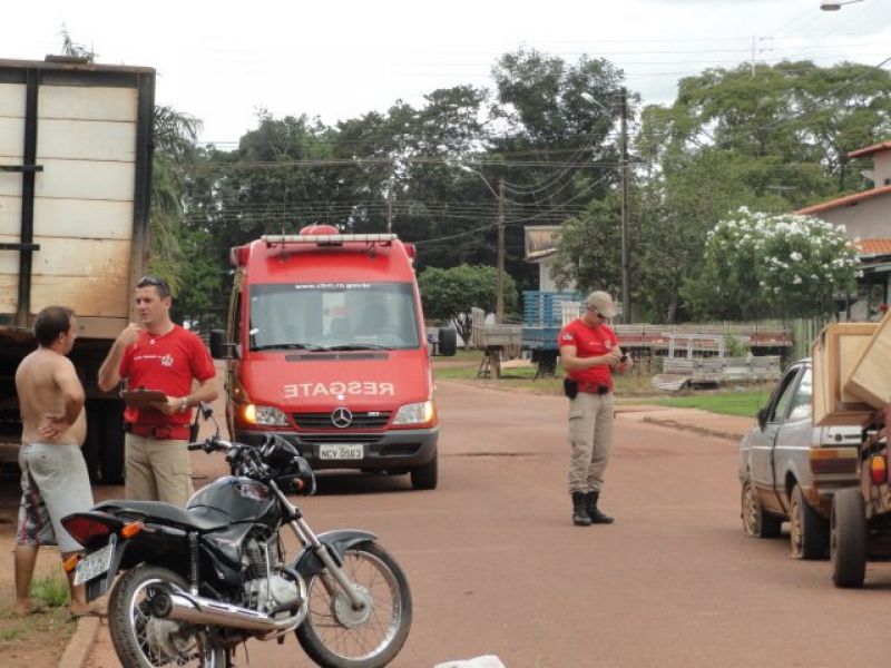 Rolim de Moura –   Motociclista bate na frente de carro no bairro Cidade Alta Rolim de Moura –   Motociclista bate na frente de carro no bairro Cidade Alta