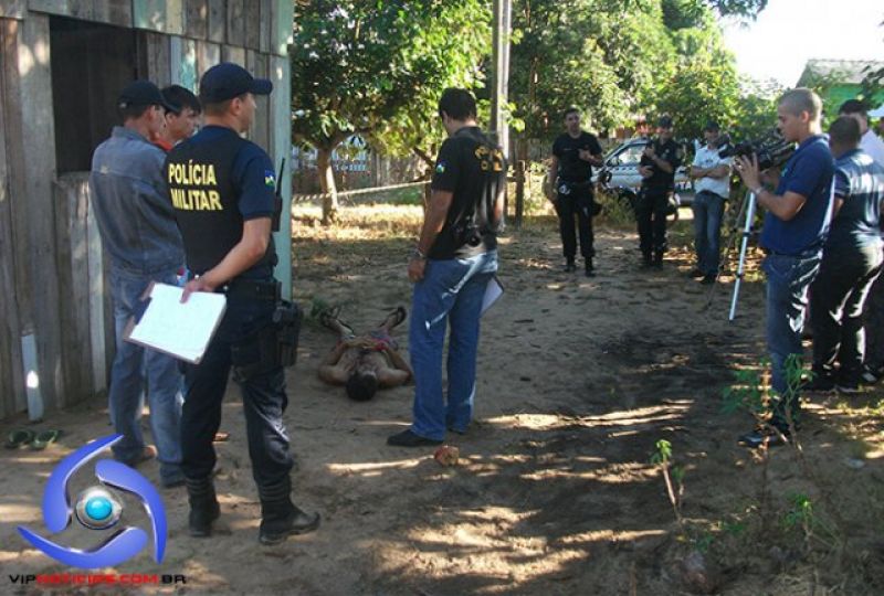 Ji-Paraná – Homem é morto a tiros e a facadas no bairro Boa Esperança Ji-Paraná – Homem é morto a tiros e a facadas no bairro Boa Esperança