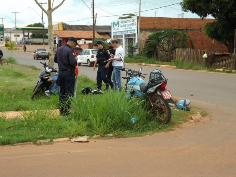 Rolim de Moura – Acidente de trânsito envolvendo duas motocicletas Rolim de Moura – Acidente de trânsito envolvendo duas motocicletas
