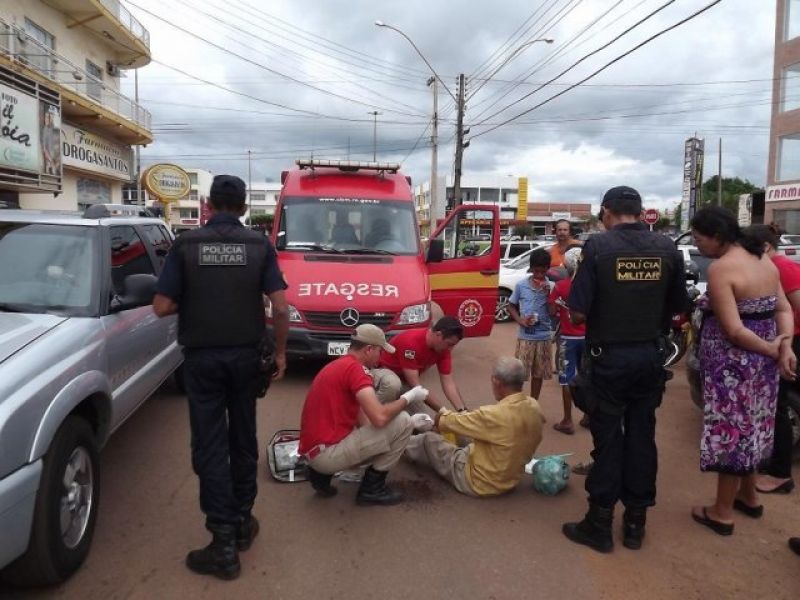Rolim de Moura –  Motociclista se choca contra idoso no centro da cidade Rolim de Moura –  Motociclista se choca contra idoso no centro da cidade