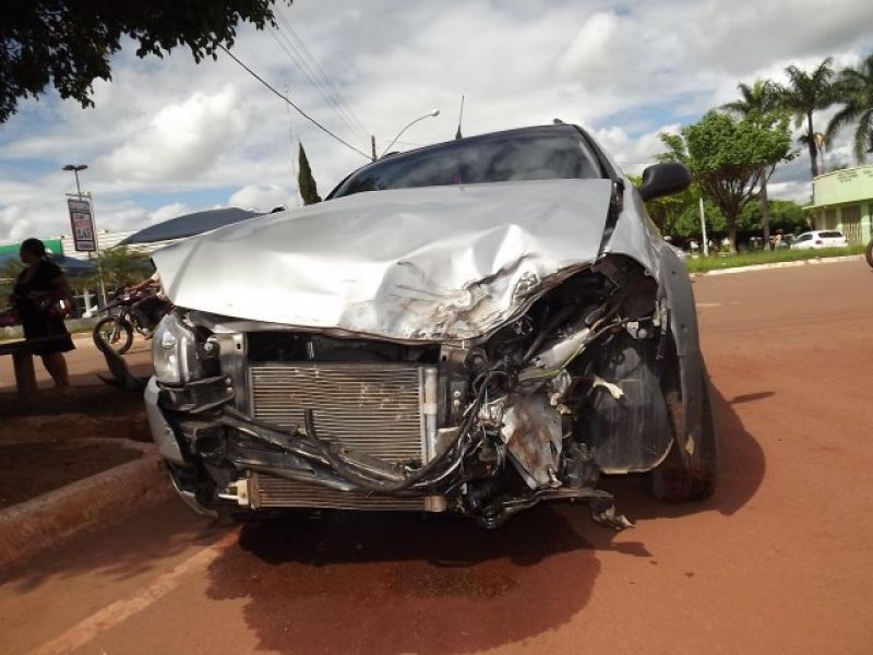 Rolim de Moura – Acidente de trânsito no cruzamento da Avenida Norte sul com Avenida Florianópolis Rolim de Moura – Acidente de trânsito no cruzamento da Avenida Norte sul com Avenida Florianópolis