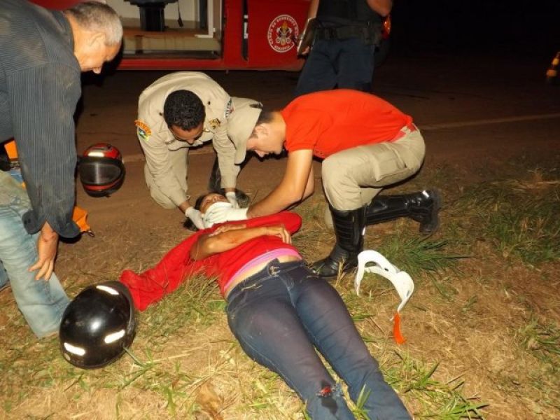 Rolim de Moura –  Motociclista bate em buraco, perde o controle e sofre queda na RO-010 Rolim de Moura –  Motociclista bate em buraco, perde o controle e sofre queda na RO-010