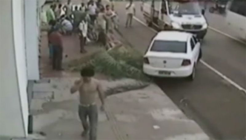 PORTO VELHO - CÂMERA FLAGRA MORTE DE CICLISTA NA CAPITAL; VEJA VÍDEO QUE MOSTRA MOTORISTA BÊBADO TENTANDO FUGIR PORTO VELHO - CÂMERA FLAGRA MORTE DE CICLISTA NA CAPITAL; VEJA VÍDEO QUE MOSTRA MOTORISTA BÊBADO TENTANDO FUGIR