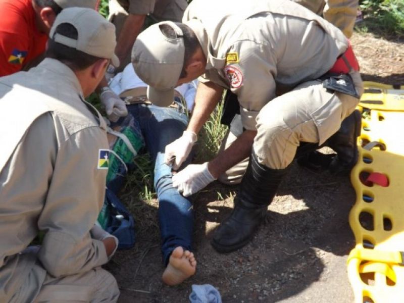 Rolim de Moura –  Acidente de trânsito na RO 383 deixa mulher gravemente ferida Rolim de Moura –  Acidente de trânsito na RO 383 deixa mulher gravemente ferida