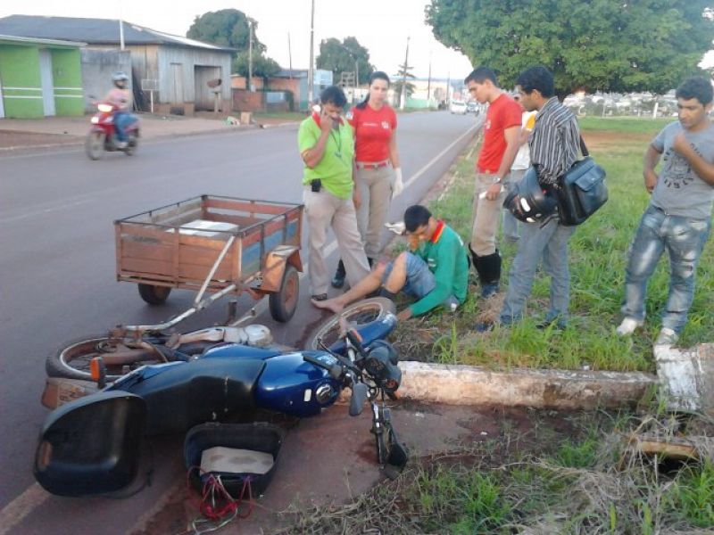 Rolim de Moura – Motociclista bate em cachorro e sofre queda na Av. 25 de Agosto Rolim de Moura – Motociclista bate em cachorro e sofre queda na Av. 25 de Agosto