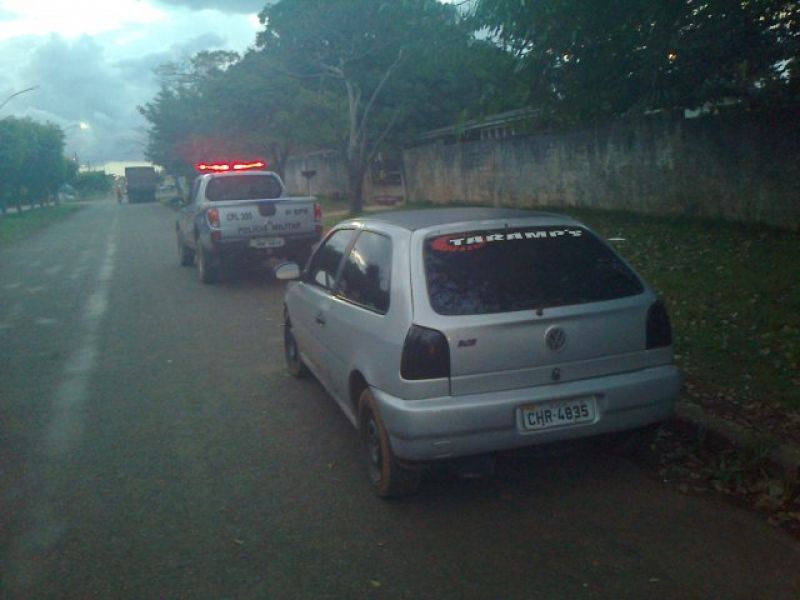 Rolim de Moura – Carro furtado no centro da cidade é recuperado pela PM