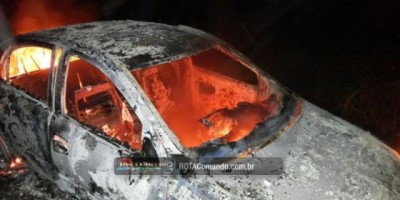 São Francisco do Guaporé - Mais um acidente na RO 377, veículo é totalmente destruído pelo fogo após acidente. FOTOS