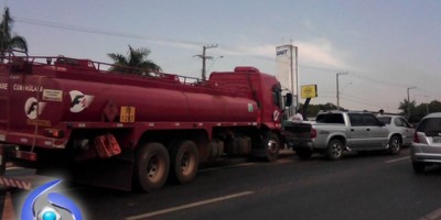 Ji-Paraná – Engavetamento envolvendo cinco veículos na BR-364 deixa trânsito lento