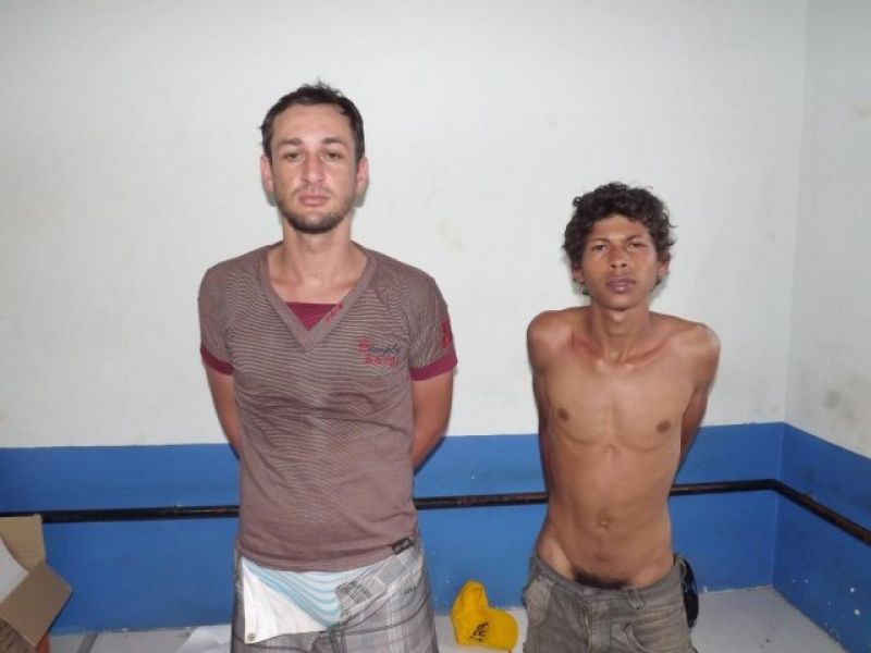 Rolim de Moura – Dois ladrões, um inclusive foragido do Sistema Prisional ,são localizados e detidos por populares até a chegada da PM Rolim de Moura – Dois ladrões, um inclusive foragido do Sistema Prisional ,são localizados e detidos por populares até a chegada da PM