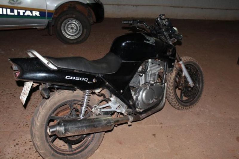 Rolim de Moura –  Motocicleta CB 500 furtada é recuperada pela Polícia Militar Rolim de Moura –  Motocicleta CB 500 furtada é recuperada pela Polícia Militar