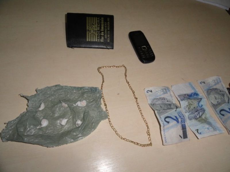 Rolim de Moura –  Ao comprar droga, homem tem aparelho celular e carteira furtados pelos "vendedores" Rolim de Moura –  Ao comprar droga, homem tem aparelho celular e carteira furtados pelos "vendedores"
