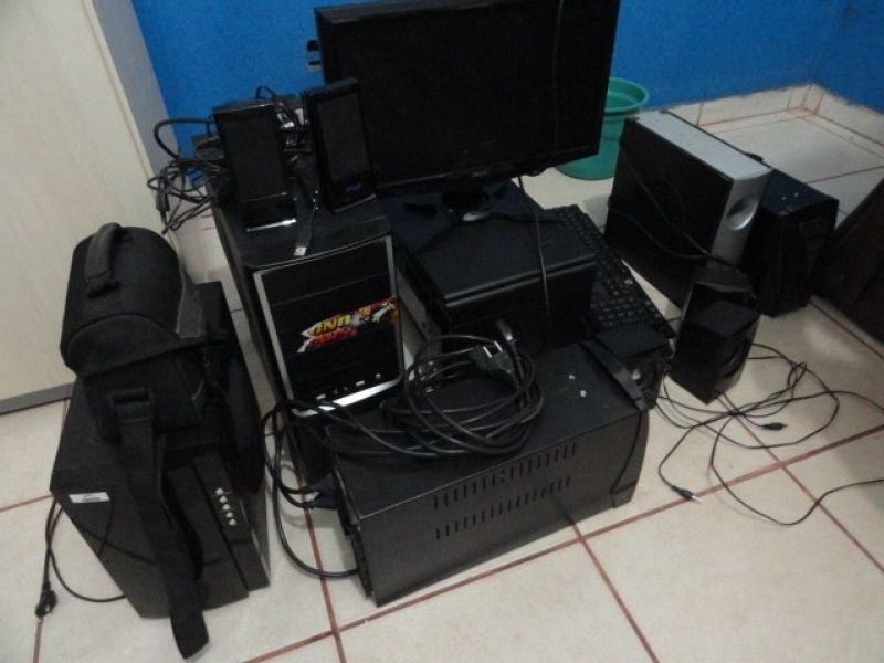 Rolim de Moura –  Computador furtado de posto de saúde e outros objetos de origem duvidosa são recuperados pela PM Rolim de Moura –  Computador furtado de posto de saúde e outros objetos de origem duvidosa são recuperados pela PM