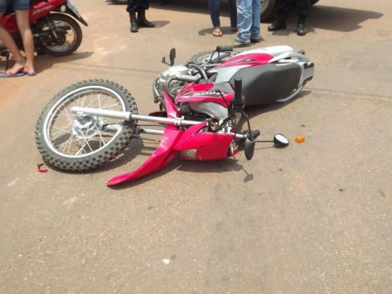 Rolim de Moura –  Acidente de trânsito envolvendo duas motocicletas no centro da cidade Rolim de Moura –  Acidente de trânsito envolvendo duas motocicletas no centro da cidade