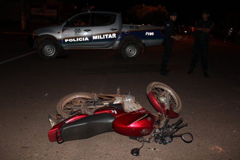 Rolim de Moura – Colisão entre carro e moto deixa um motociclista ferido no local Rolim de Moura – Colisão entre carro e moto deixa um motociclista ferido no local
