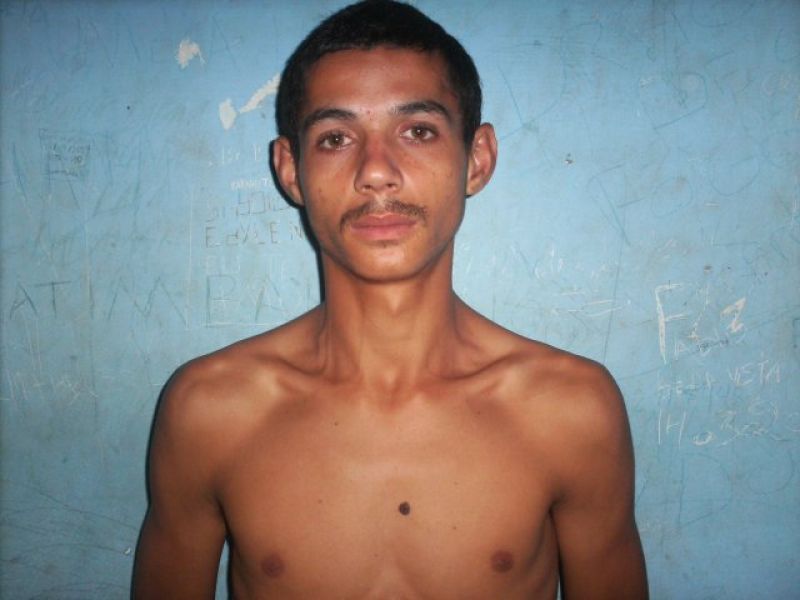 Pimenta Bueno  - Polícia Militar prende foragido da justiça dentro do Rio Barão de Melgaço  Pimenta Bueno  - Polícia Militar prende foragido da justiça dentro do Rio Barão de Melgaço