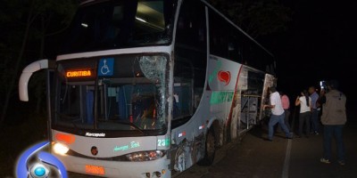 Ji-Paraná – Carreteiro totalmente embriagado invade pista contrária e bate de frente com ônibus