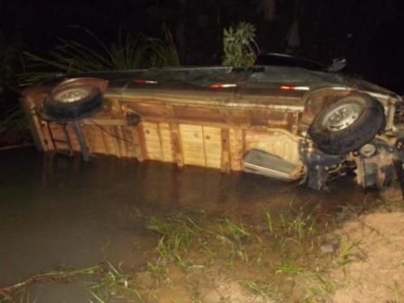 São Domingos do Guaporé - Tenente da Polícia Militar sofre grave acidente na ponte do queimado BR 429 km 42
