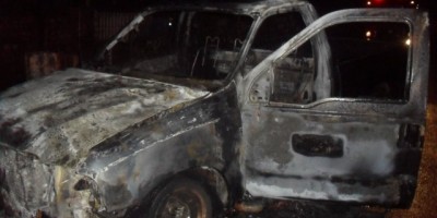 Rolim de Moura –  Incêndio em caminhonete no bairro Beira Rio