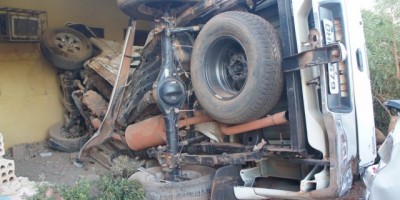  Guajará-Mirim - Veiculo de Empresário em acidente de trânsito capota e invade residência 