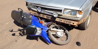 Rolim de Moura -  Acidente de trânsito envolvendo carro e moto  Rolim de Moura -  Acidente de trânsito envolvendo carro e moto