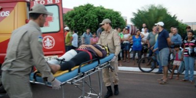 Rolim de Moura -  Motociclista sofre queda na rotatória Rolim de Moura -  Motociclista sofre queda na rotatória