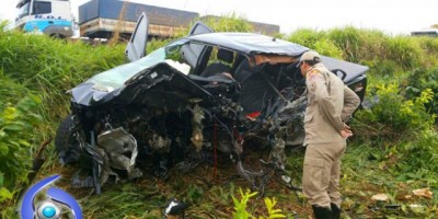 Ji-Paranaense morre após bater de frente com caminhão na BR-364 Ji-Paranaense morre após bater de frente com caminhão na BR-364