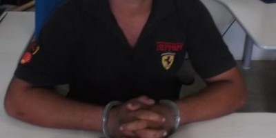 Costa Marques - Polícia Civil apreende arma de fogo e 01 kg de pasta base de cocaína com suposto cabeleireiro Costa Marques - Polícia Civil apreende arma de fogo e 01 kg de pasta base de cocaína com suposto cabeleireiro