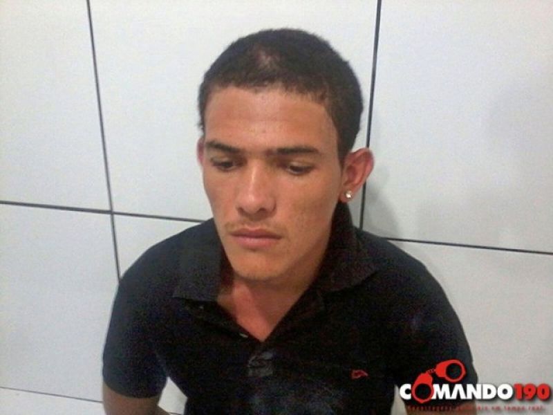 Ji-Paraná - Guarnição de Rádio Patrulha do 2º PM prende jovem que assaltou residência com arma de brinquedo Ji-Paraná - Guarnição de Rádio Patrulha do 2º PM prende jovem que assaltou residência com arma de brinquedo