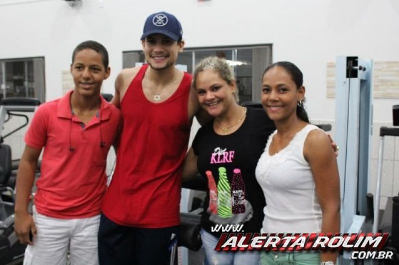 Rolim de Moura – Israel Novaes realizou treino de musculação na Academia Performance antes de apresentação do grande show Rolim de Moura – Israel Novaes realizou treino de musculação na Academia Performance antes de apresentação do grande show