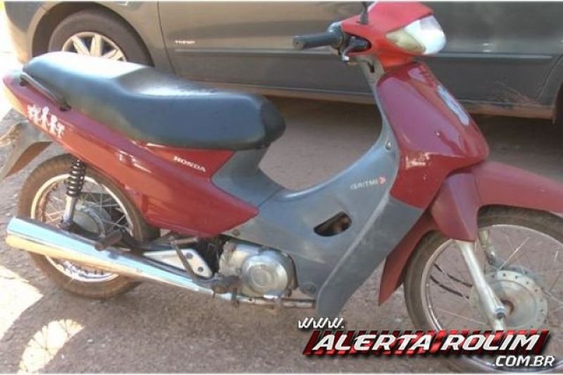 Rolim de Moura - Moto roubada de uma mulher por uma dupla de assaltantes é recuperada pela PM Rolim de Moura - Moto roubada de uma mulher por uma dupla de assaltantes é recuperada pela PM