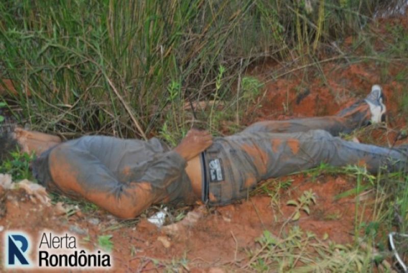 Porto Velho – Após roubo de quase 20 Mil Reais, bandidos trocam tiro com a Força Tática da PM e um acaba morto Porto Velho – Após roubo de quase 20 Mil Reais, bandidos trocam tiro com a Força Tática da PM e um acaba morto