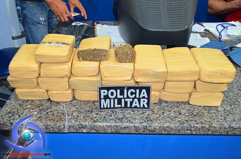 Cacoal – Polícia Militar prende mulher transportando 15 kg de maconha em ônibus interestadual Cacoal – Polícia Militar prende mulher transportando 15 kg de maconha em ônibus interestadual
