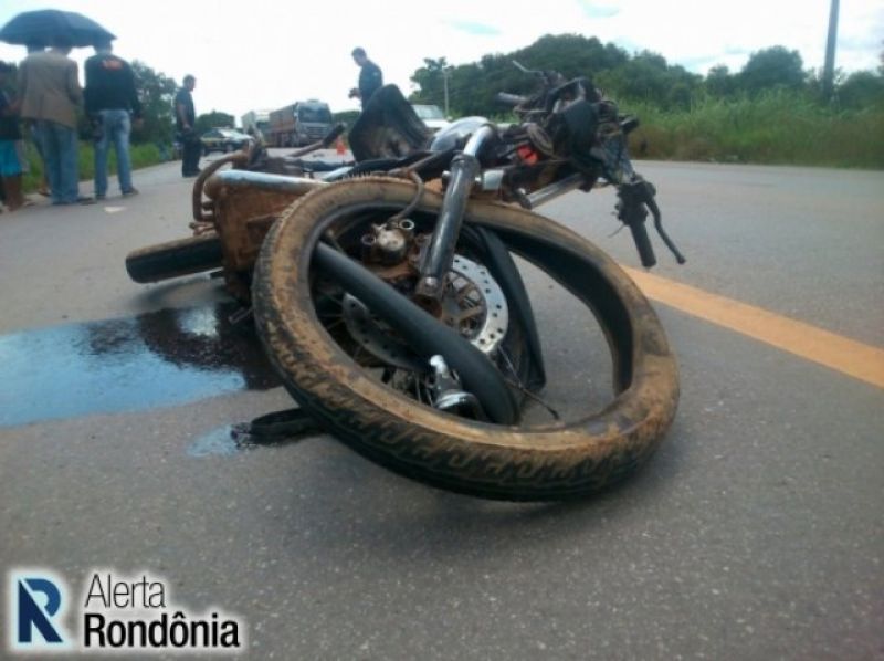 Motociclista tem perda total de massa encefálica em colisão na BR-364 Motociclista tem perda total de massa encefálica em colisão na BR-364