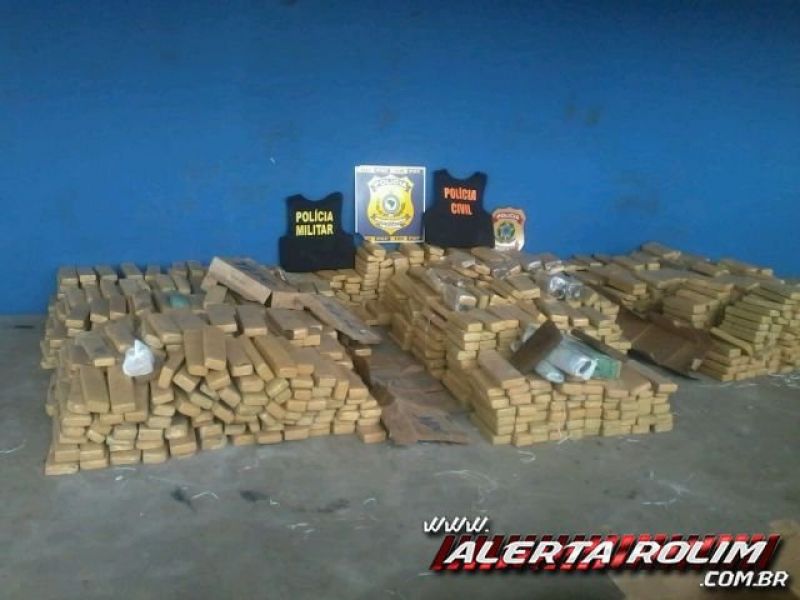 Vilhena - Cerca de 1.200 KG de droga são apreendidos em megaoperação em conjunto entre as Polícias Federal, Rodoviária Federal, Civil e Militar Vilhena - Cerca de 1.200 KG de droga são apreendidos em megaoperação em conjunto entre as Polícias Federal, Rodoviária Federal, Civil e Militar