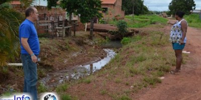 Moradores procuram vereador Vanderilo Nogueira e reclamam do serviço de má qualidade, realizado pela Secretaria de Obras de Rolim de Moura Moradores procuram vereador Vanderilo Nogueira e reclamam do serviço de má qualidade, realizado pela Secretaria de Obras de Rolim de Moura