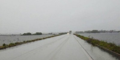 Porto Velho - E a enchente chegou: rio Madeira já toma parte da BR-364 e pode isolar Acre de novo Porto Velho - E a enchente chegou: rio Madeira já toma parte da BR-364 e pode isolar Acre de novo