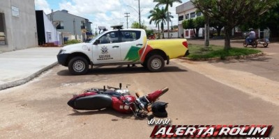 Rolim de Moura – Motociclista sofre queda após derrapar em lama na Avenida Maceió Rolim de Moura – Motociclista sofre queda após derrapar em lama na Avenida Maceió