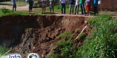 Rolim de Moura - Moradores abandonados pelo poder público correm risco de vida Rolim de Moura - Moradores abandonados pelo poder público correm risco de vida