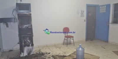 Cujubim - Bandidos rendem vigia e tentam roubo ao caixa eletrônico na Prefeitura Municipal Cujubim - Bandidos rendem vigia e tentam roubo ao caixa eletrônico na Prefeitura Municipal