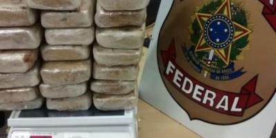 Nova Mamoré - Pecuarista é preso com mais de 20 kg de cocaína no teto de carro Nova Mamoré - Pecuarista é preso com mais de 20 kg de cocaína no teto de carro