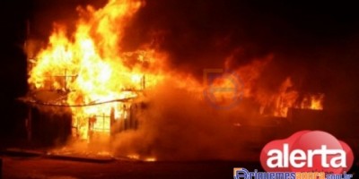 Buritis - Incêndio de grandes proporções destrói fábrica de estofados e uma viatura do Corpo de Bombeiros  Buritis - Incêndio de grandes proporções destrói fábrica de estofados e uma viatura do Corpo de Bombeiros