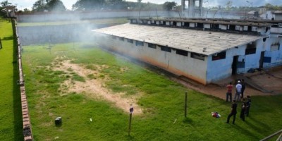 Ji-Paraná - Agentes Penitenciários e Policiais Militares controlam princípio de rebelião no Semi-Aberto do Presídio Agenor, celas foram incendiadas Ji-Paraná - Agentes Penitenciários e Policiais Militares controlam princípio de rebelião no Semi-Aberto do Presídio Agenor, celas foram incendiadas
