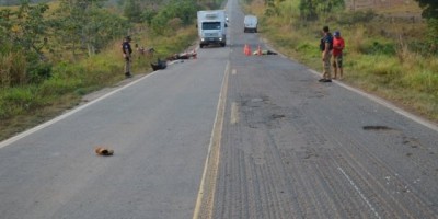 Motociclista morre ao colidir de frente com van na BR-364
